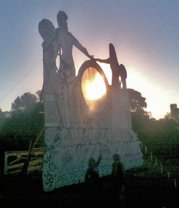 12.3GreenManandMayQueenatSunset2011-gallery674_Feb20072724.jpg image