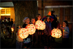 2010LanternParade_021-gallery307_May13100234.jpg image